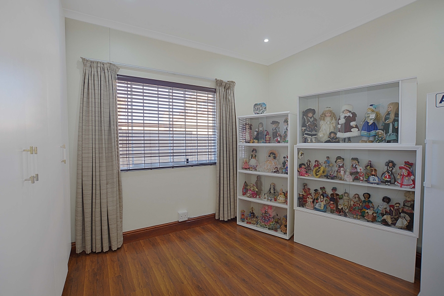 4 Bedroom Property for Sale in West Beach Western Cape